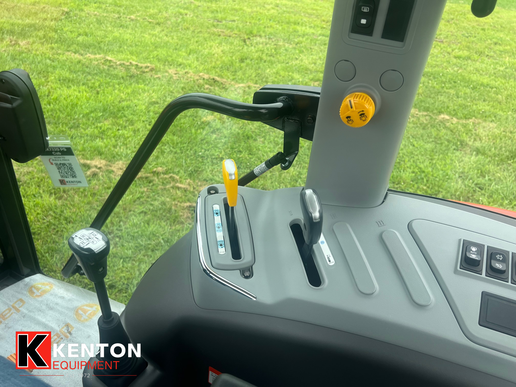 KIOTI RX7320 PS Cab Ergonomic Controls