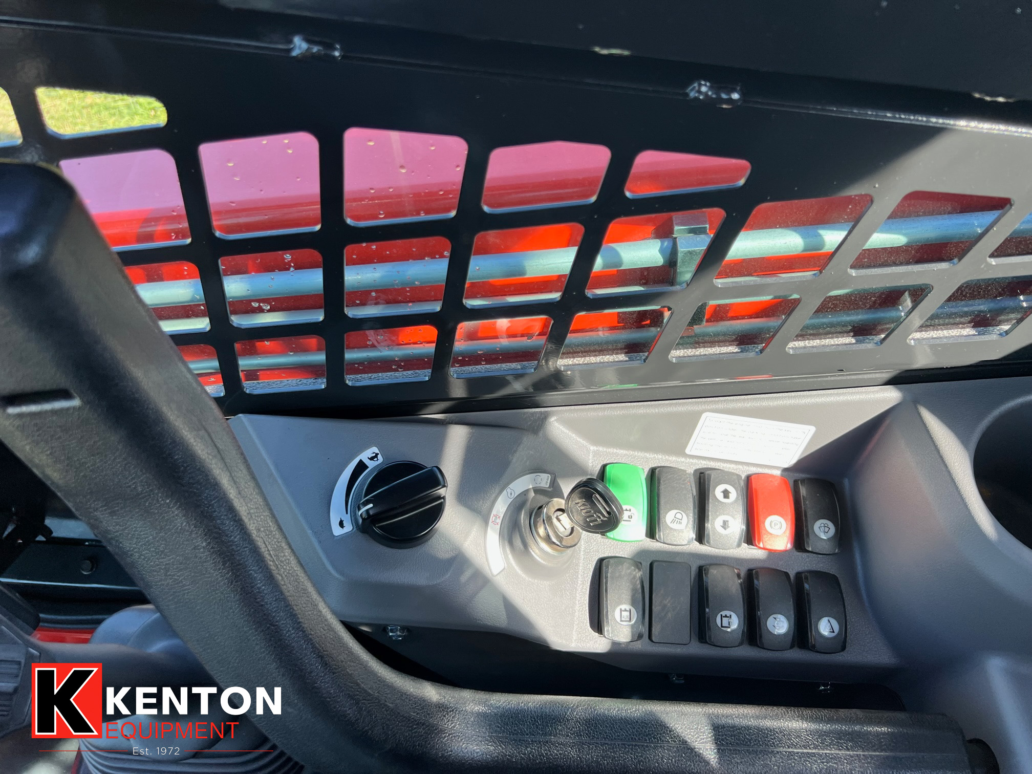 KIOTI SL750 Cab Ergonomic Controls