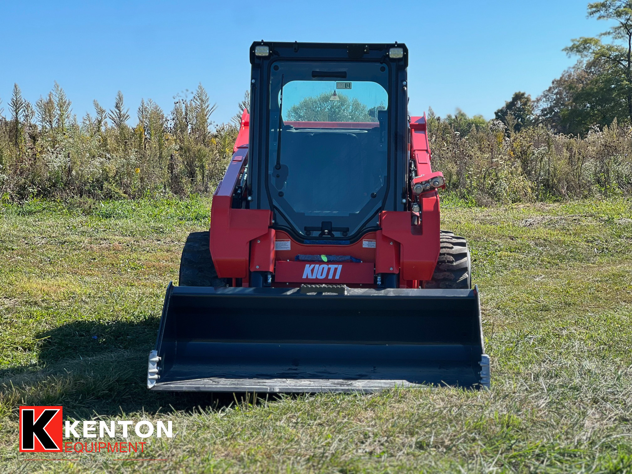 SL750 Loader Front View