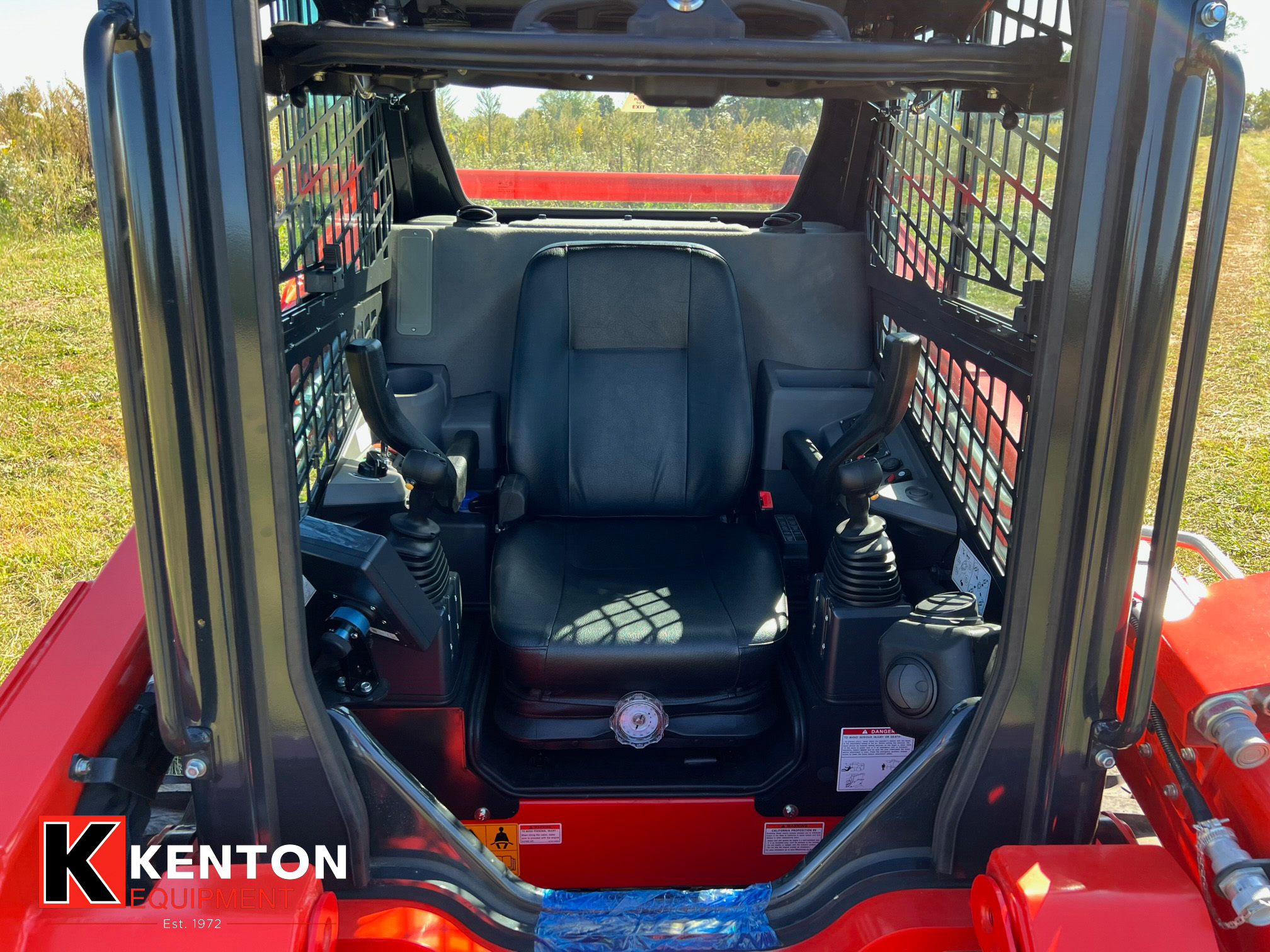 SL750 Spacious Cab with Suspension Seat